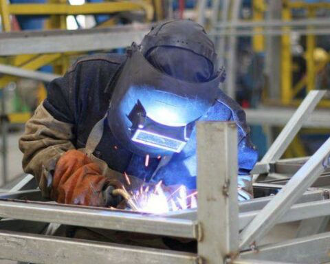 Industry participation in Peru's GDP fell 7 points in 9 years