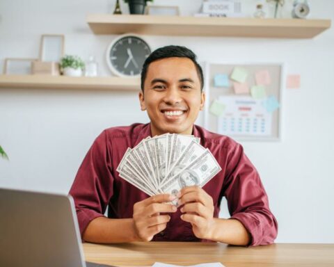 Is it convenient to save money in times of crisis?