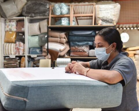 January was not a good month for merchants: sales decreased