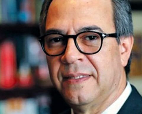 José Mármol, in India, fulfills literary commitments