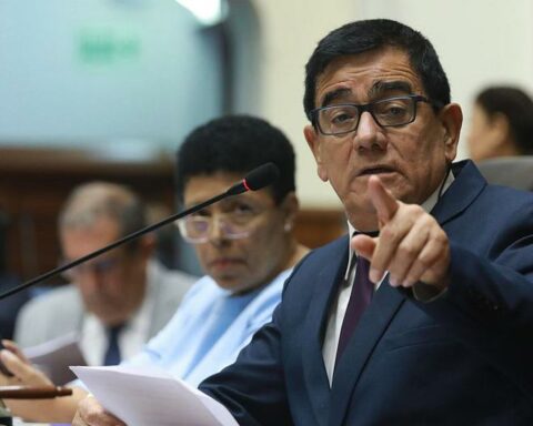 José Williams: "Congressmen receive a S/80 buffet only when it is full"