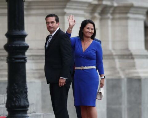 Keiko to Petro: "Don't put your red nose in our country"