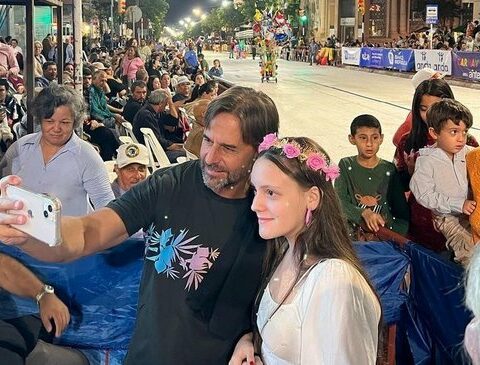 Lacalle at the Artigas Carnival: greeted supporters and spoke about the controversy of overtime