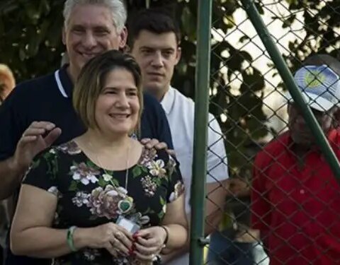 Lis Cuesta Peraza, Cuba, Cubanos