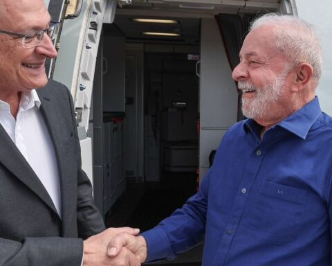 Lula leaves for the United States to meet with Biden
