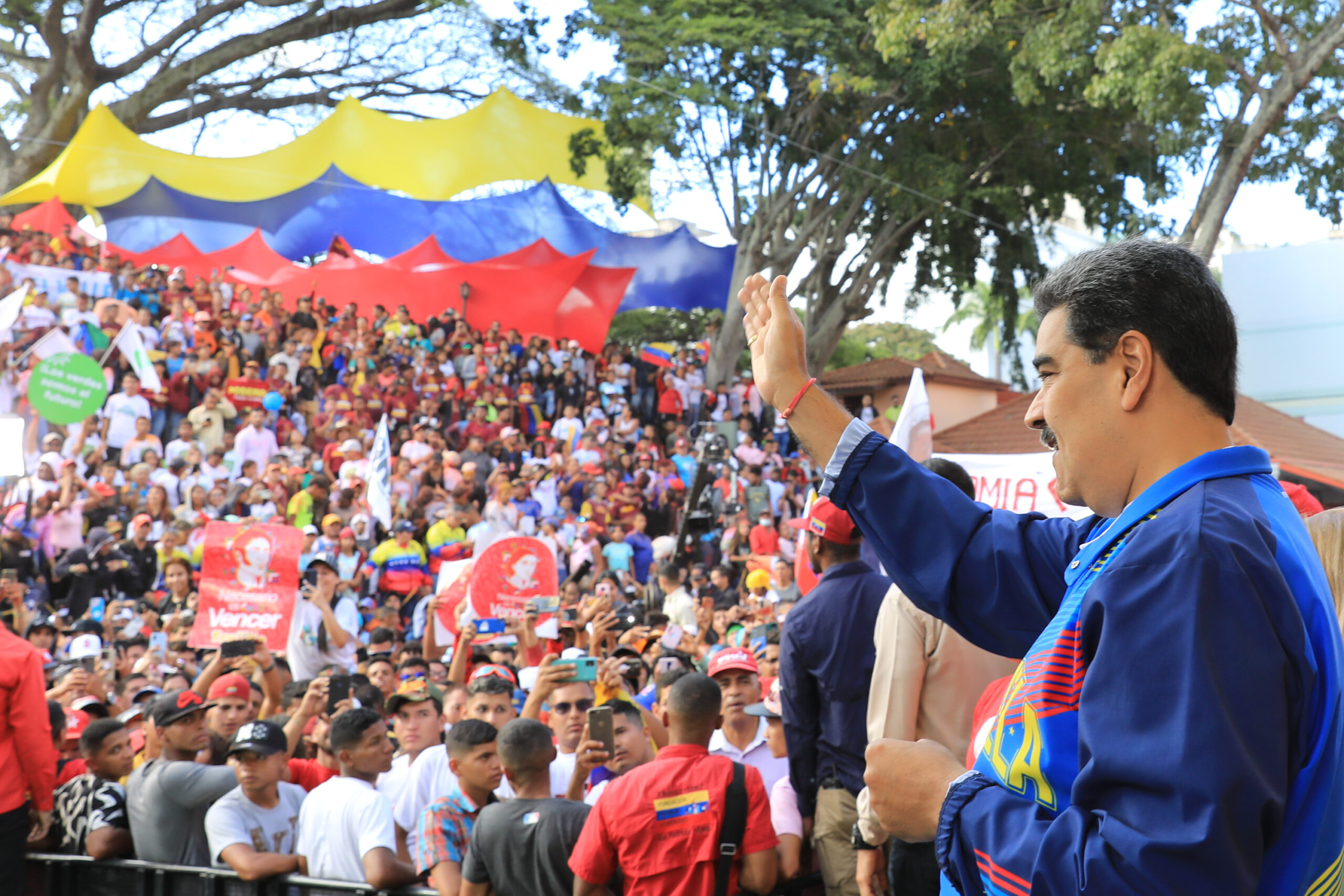 Maduro: this is the youth that will fight against the sanctions