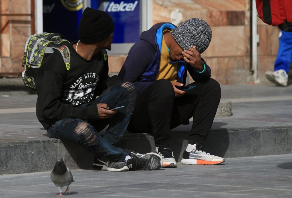 Migrantes y tecnología: cómo los móviles cambian la ruta hacia EEUU