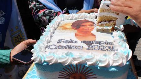 Militants celebrated the birthday of Cristina Fernández in the Plaza de Mayo