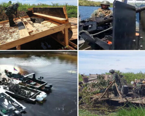 Military destroy three vessels used for illegal mining in Bolívar