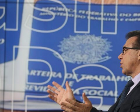 Minimum wage must be readjusted on May 1st