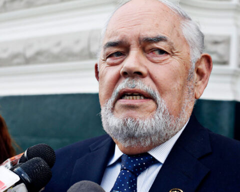 Montoya attacks journalists who question the S/80 buffet: “What do they eat?  third class food for sure"