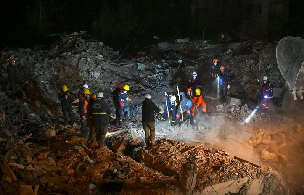 More than a week after the earthquake in Turkey, they manage to rescue a 77-year-old woman