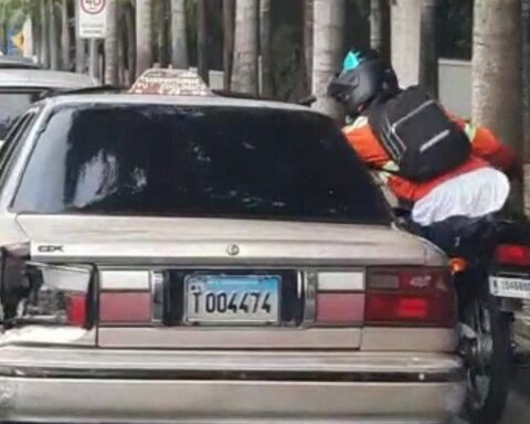 Policía Nacional apresa hombre fue captado en video despojando a ciudadano de su celular