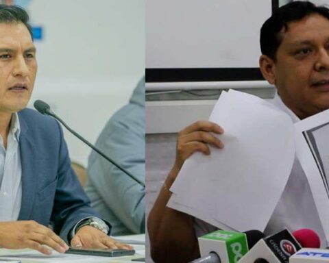 National and local health authorities accuse each other of breaching their powers;  each one says that they have ended up assuming the other's