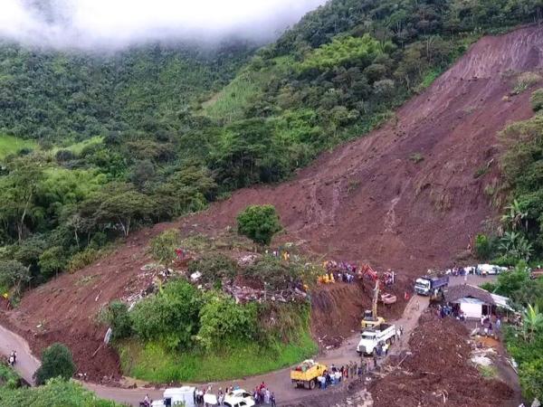 New landslide in the Pan-American highway aggravates the lack of communication