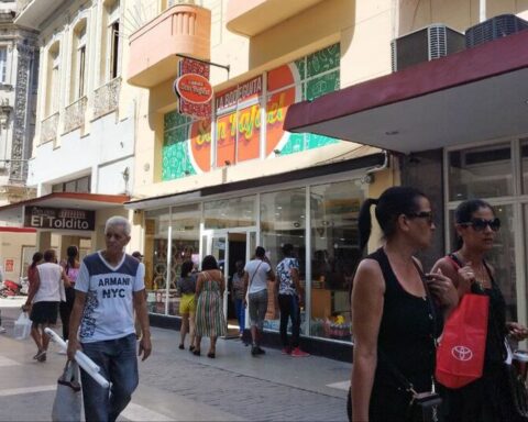 New stores are born in Cuba with a strange alliance between the private and state sectors