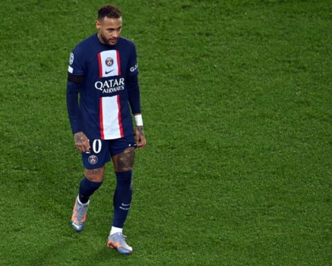 Neymar's "ligamentous" injury causes concern at PSG