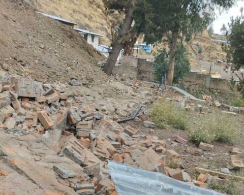 Nursing home wall in Huancavelica is still waiting to be repaired