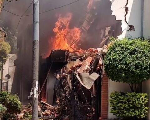 One dead and one seriously injured by explosion and fire in Villa Devoto