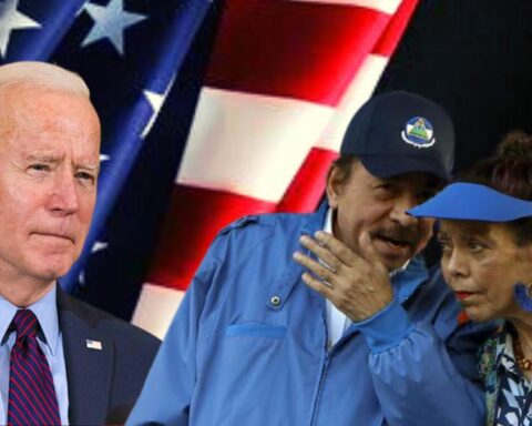 Ortega is "desperate" to talk with the US and seeks to "calm down" his bases, according to political analysts