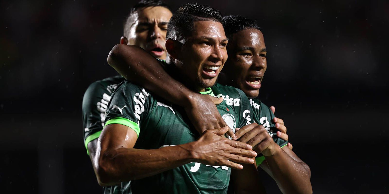 Palmeiras easily defeats Santos at Morumbi