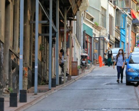 Parks stress men and narrow streets stress women: what emotions does the city arouse?