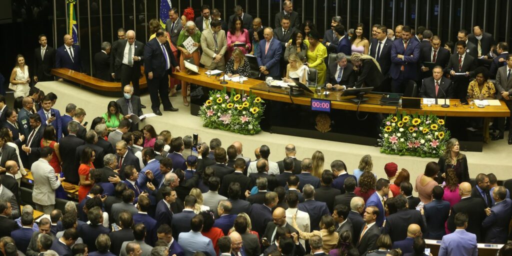 Parliamentarians take office in the Chamber of Deputies