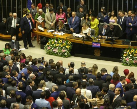 Parliamentarians take office in the Chamber of Deputies