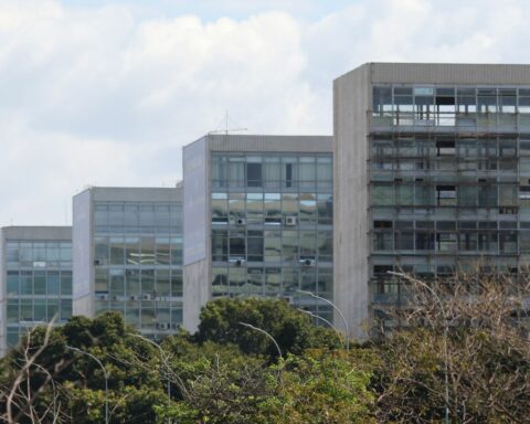 Permanent negotiating table with public servants resumes