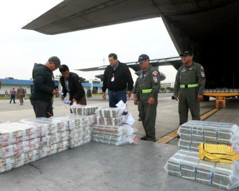 Peruvian Air Force transfers cash to address shortages in Puno