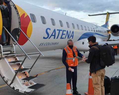 Petro announced that Satena airline will cover the Bogotá-Caracas route starting on #3Mar