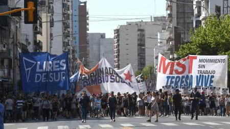 Piquetero Unit mobilizes and camps in front of the Ministry of Social Development