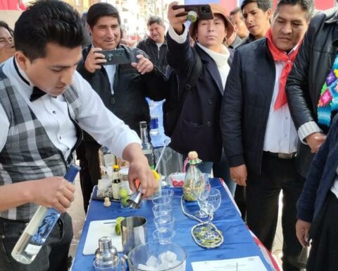 Pisco Sour Day is commemorated in the Plaza de Armas of Huancavelica