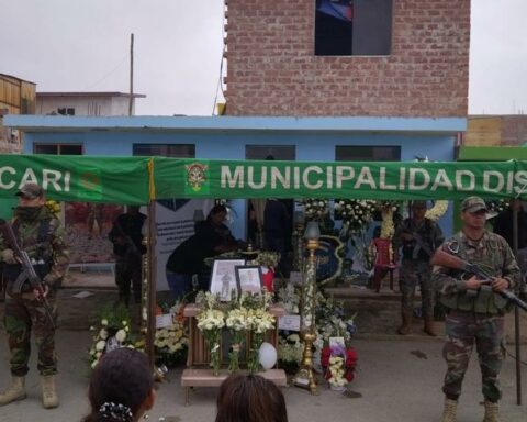 Posthumous tribute to Acari police officer murdered in the VRAEM (VIDEO)