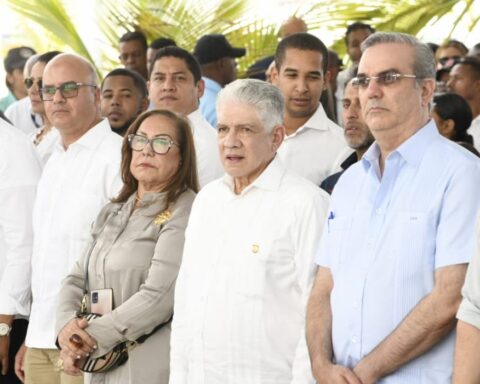 Presidente Abinader desafía a la oposición