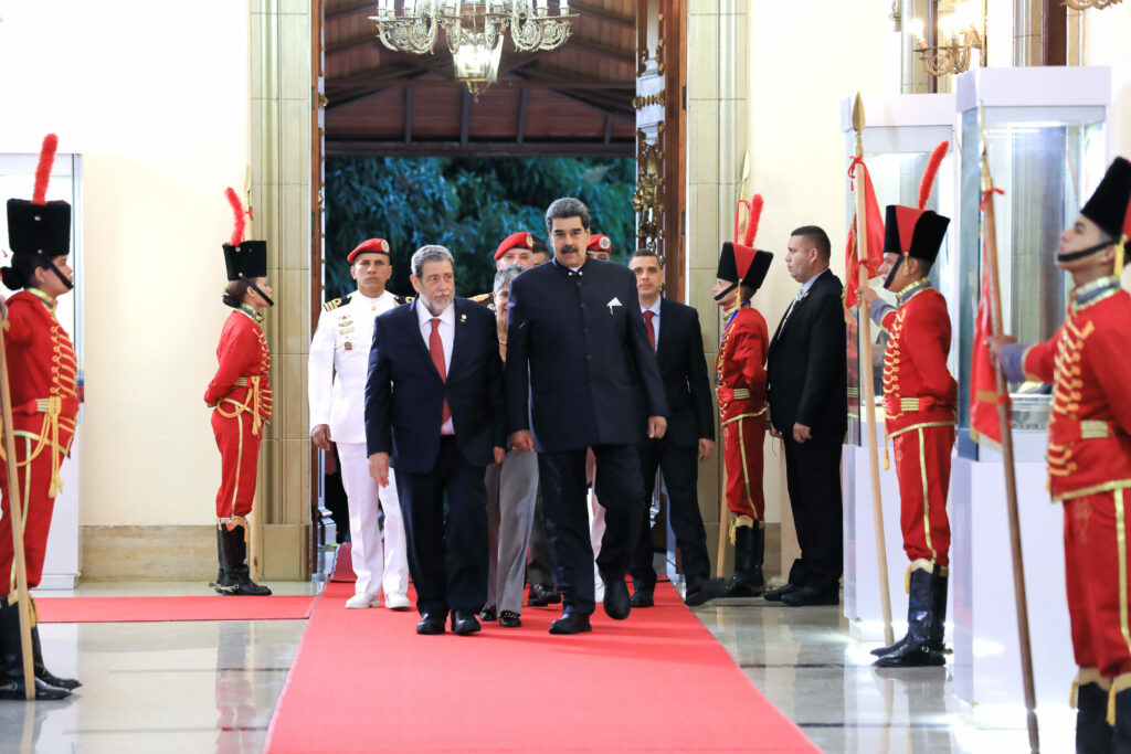 President Maduro receives Ralf Gonsalves in Miraflores