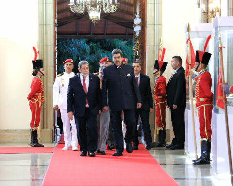 President Maduro receives Ralf Gonsalves in Miraflores