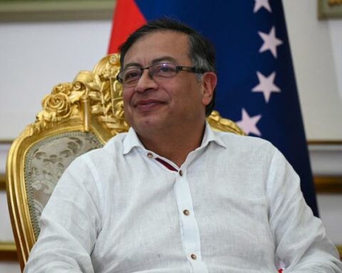 President Petro responds to taxi drivers union for mobilizations