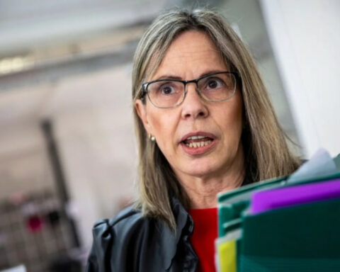 Prosecutor Gabriela Fossati and her family bond in the government