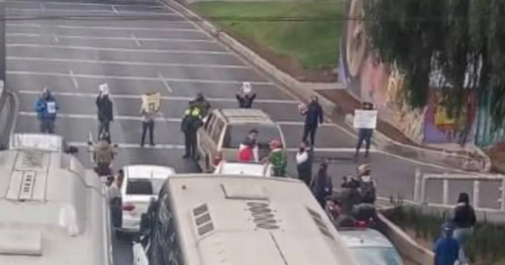 Protesters block the Mexico-Cuernavaca highway;  they demand the appearance of a young woman