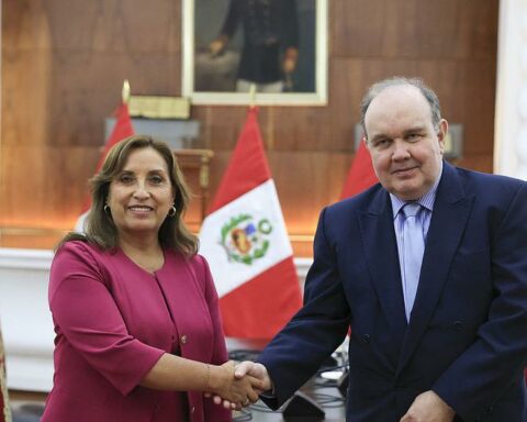 Rafael López Aliaga: "If Dina Boluarte is not capable of pacifying the country, she should resign"