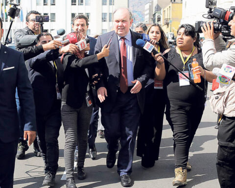 Rafael López Aliaga against amnesty to PNP and FF.  AA.: "It's almost acknowledging that there was a crime"