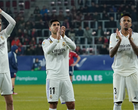 Real Madrid puts pressure on Barcelona after beating Osasuna 2-0