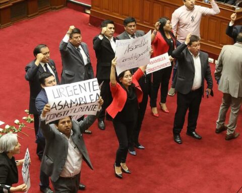 Referendum for constituent assembly is unfeasible