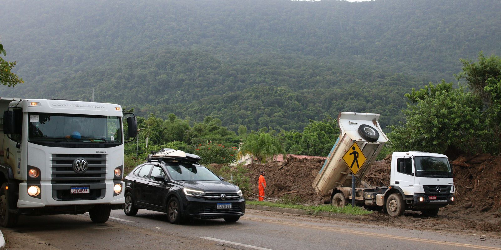 Rio-Santos has 13 partial closures due to the rains