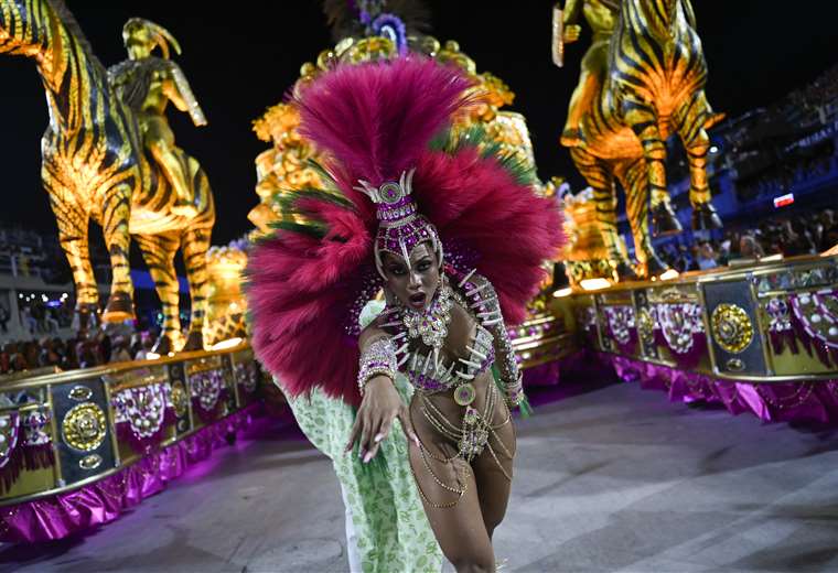 Rio de Janeiro Carnival says goodbye with an injection of joy