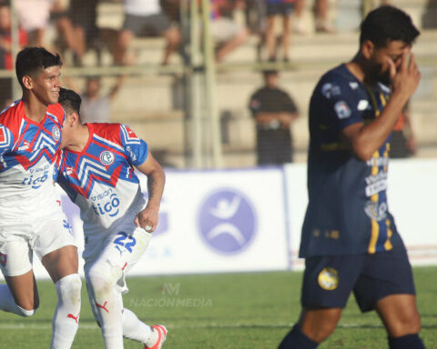 Robert Morales is reunited with the goal and Cerro defeats Trinidense