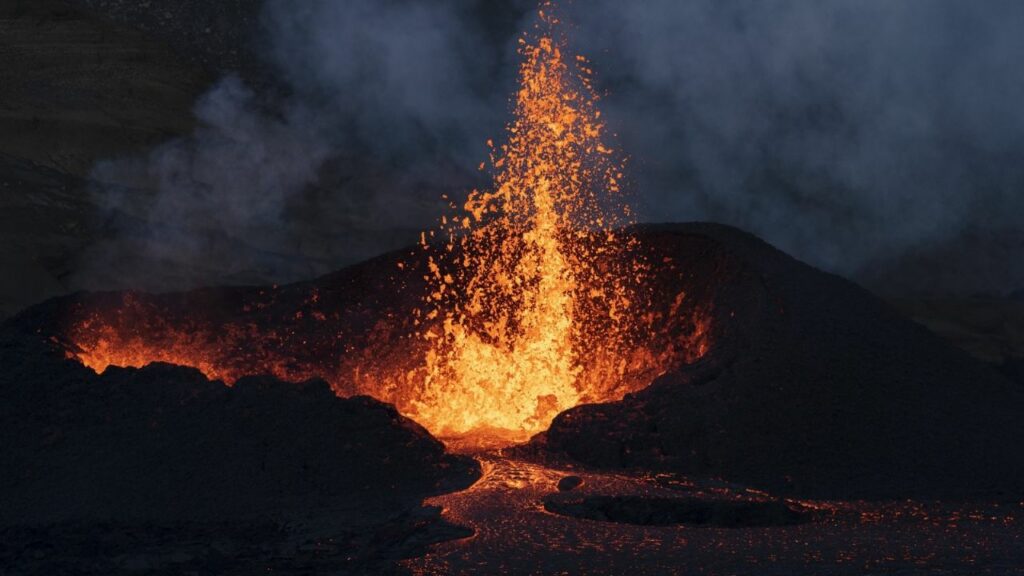 Salta and Jujuy under alert due to the activity of the Láscar volcano