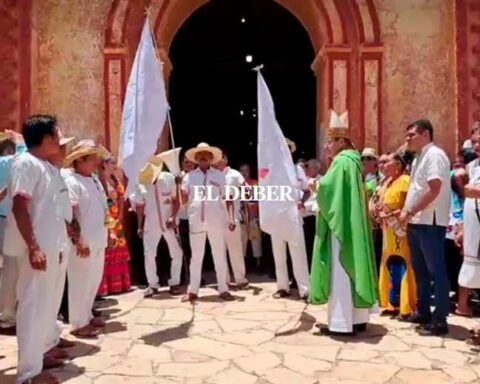 Santa Cruz provinces experienced a 1st day of Carnival between traditional celebrations and no festivities