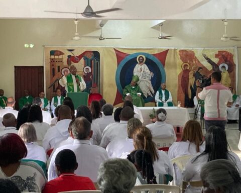 Escuela de Ministerios Laicales instituye 57 ministros extraordinario de la Comunión